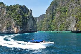 Phi Phi islands Tour By Speed Catamaran 2 Storeys with lunch & national park fee